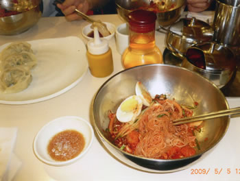 有名な冷麺の店で